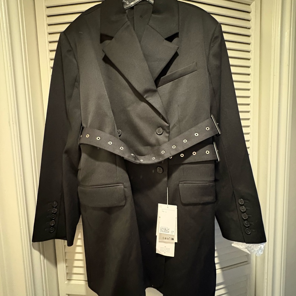 Industrial Chic Black Belted Blazer - Picture 9 of 9